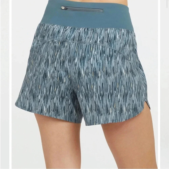 Spanx The Get Moving Exercise Short 4” Women’s Size Large Blue Brushstroke - Picture 2 of 8